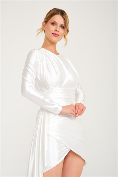 Beyaz Çarpraz Etek Detaylı Saten Mini elbise