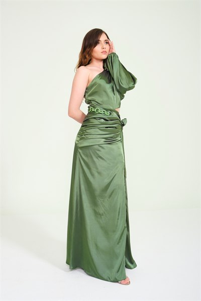 Yeşil Tek Kol Zincir Kemer Detaylı Uzun Saten Elbise